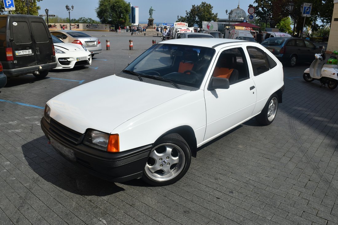 Opel Kadett LS , 1988 г. - 2 500 $, Автосалон ELITE AUTO, г. Киев